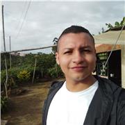 Profesor de Constitución Política, Ciencias Sociales e Historia imparte clases a niños y jóvenes